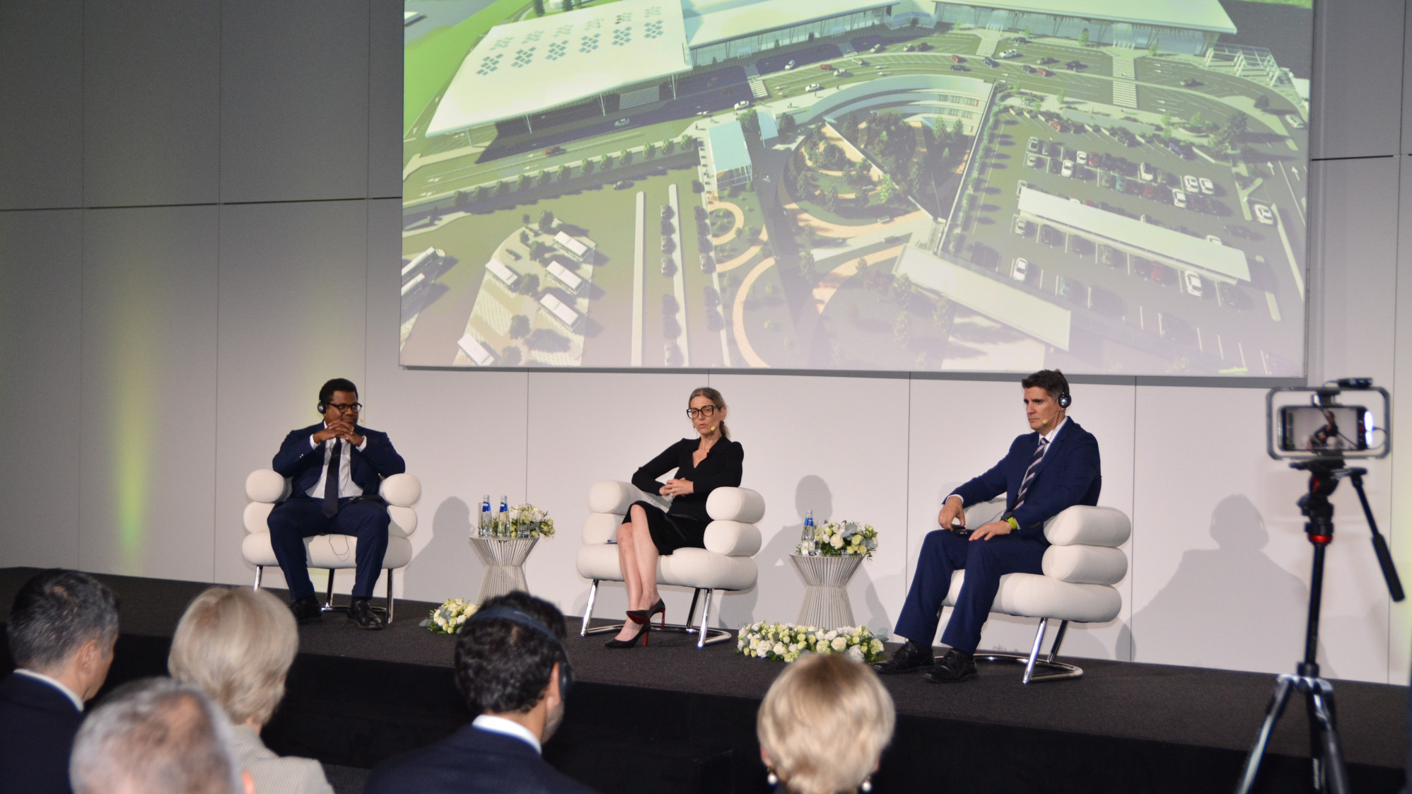 Minister Stoyanova attends the presentation of the Sofia Airport Terminal 3 project